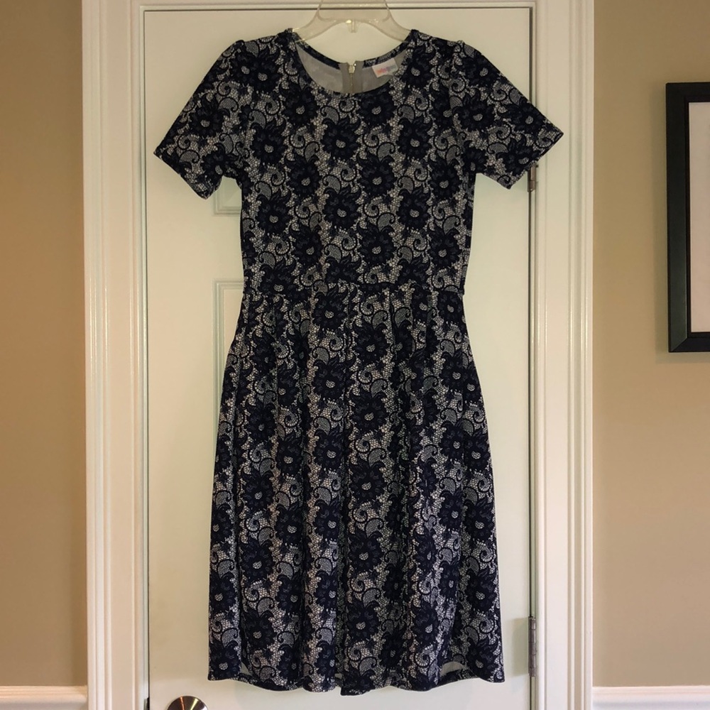 EUC LuLaRoe Amelia - Size Medium